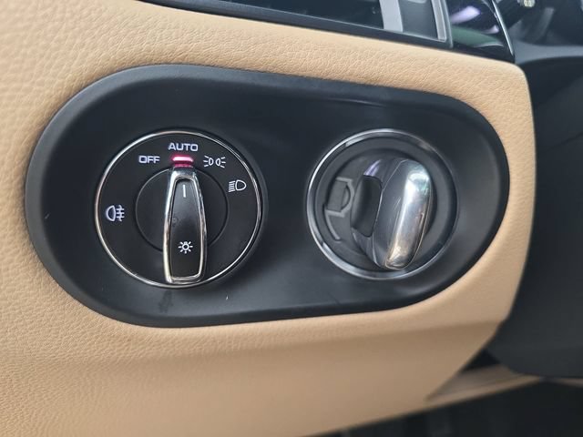 Used 2020 Porsche Macan S w/ Premium Package Plus AWD/4WD image 38