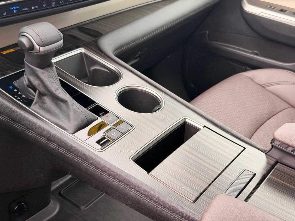 Certified 2024 Toyota Sienna Platinum FWD image 21