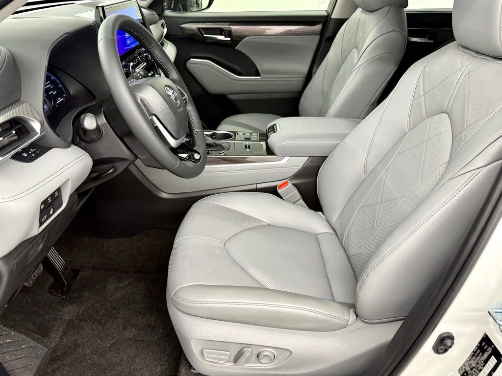 Used 2026 Toyota Highlander Platinum image 20