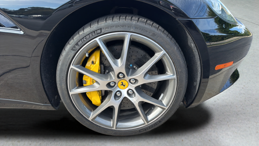 Used 2012 Ferrari California RWD image 21
