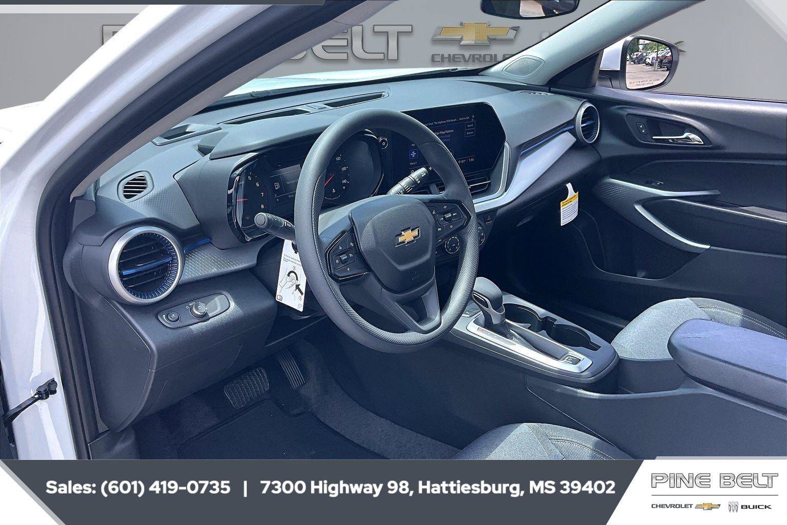 Used 2026 Chevrolet Trax LS w/ LS Convenience Package FWD image 12
