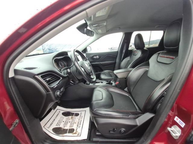 Used 2020 Jeep Cherokee Trailhawk w/ Cold Weather Group AWD/4WD image 9