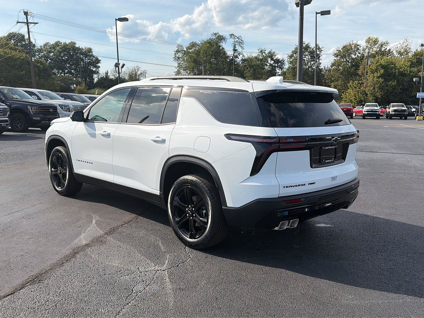 New 2027 Chevrolet Traverse LT w/ Midnight/Sport Edition AWD/4WD image 3