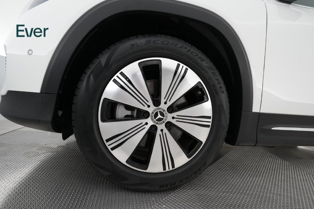 Used 2024 Mercedes-Benz EQB 250+ w/ Driver Assistance Package image 20