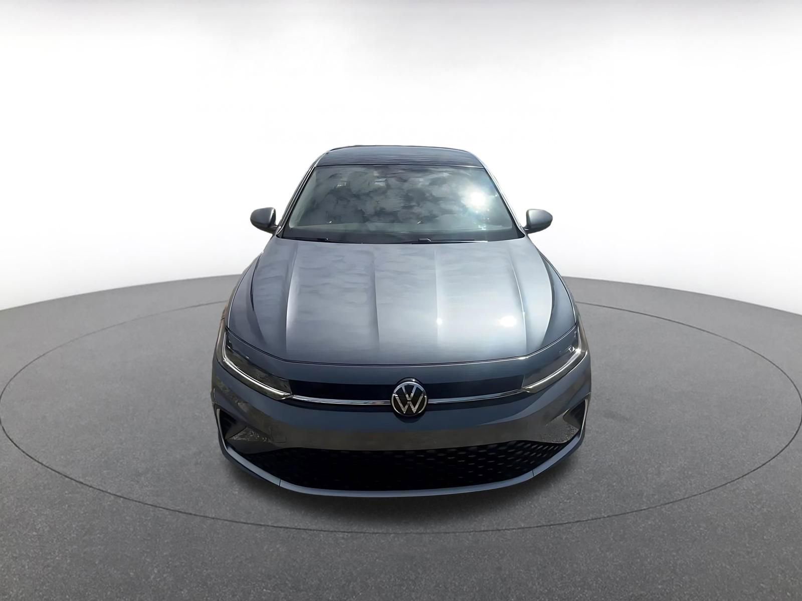 Used 2025 Volkswagen Jetta SE image 4