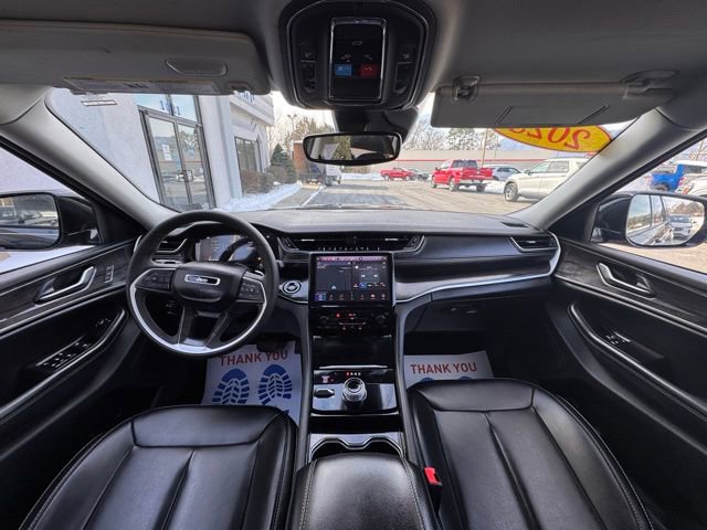 Used 2023 Jeep Grand Cherokee L Limited AWD/4WD image 9