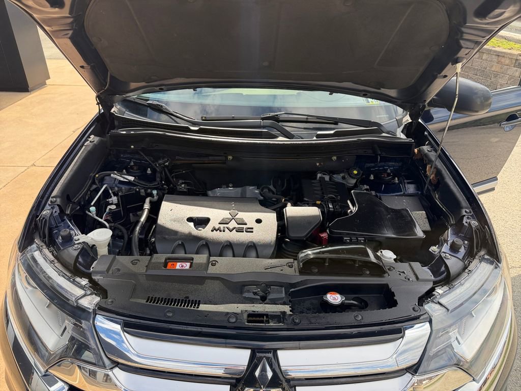 Used 2016 Mitsubishi Outlander ES image 27