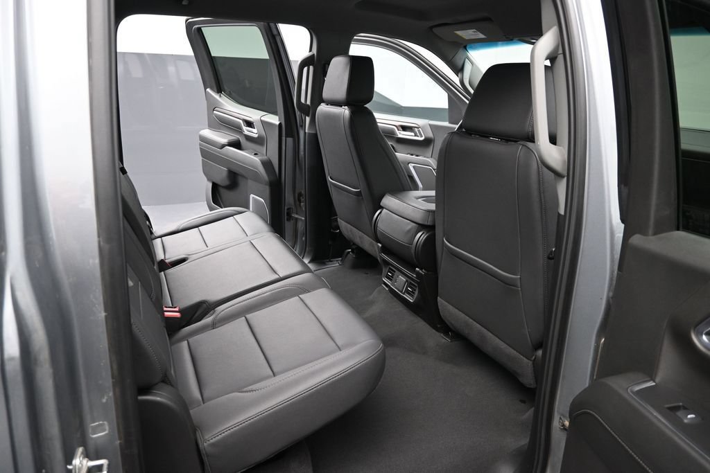 Used 2025 GMC Sierra 1500 SLT AWD/4WD image 13