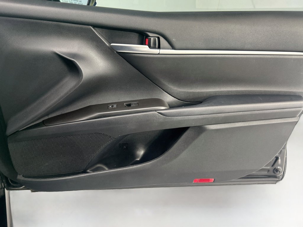 Used 2021 Toyota Camry SE w/ Carpet Mat Package (TMS) FWD image 23