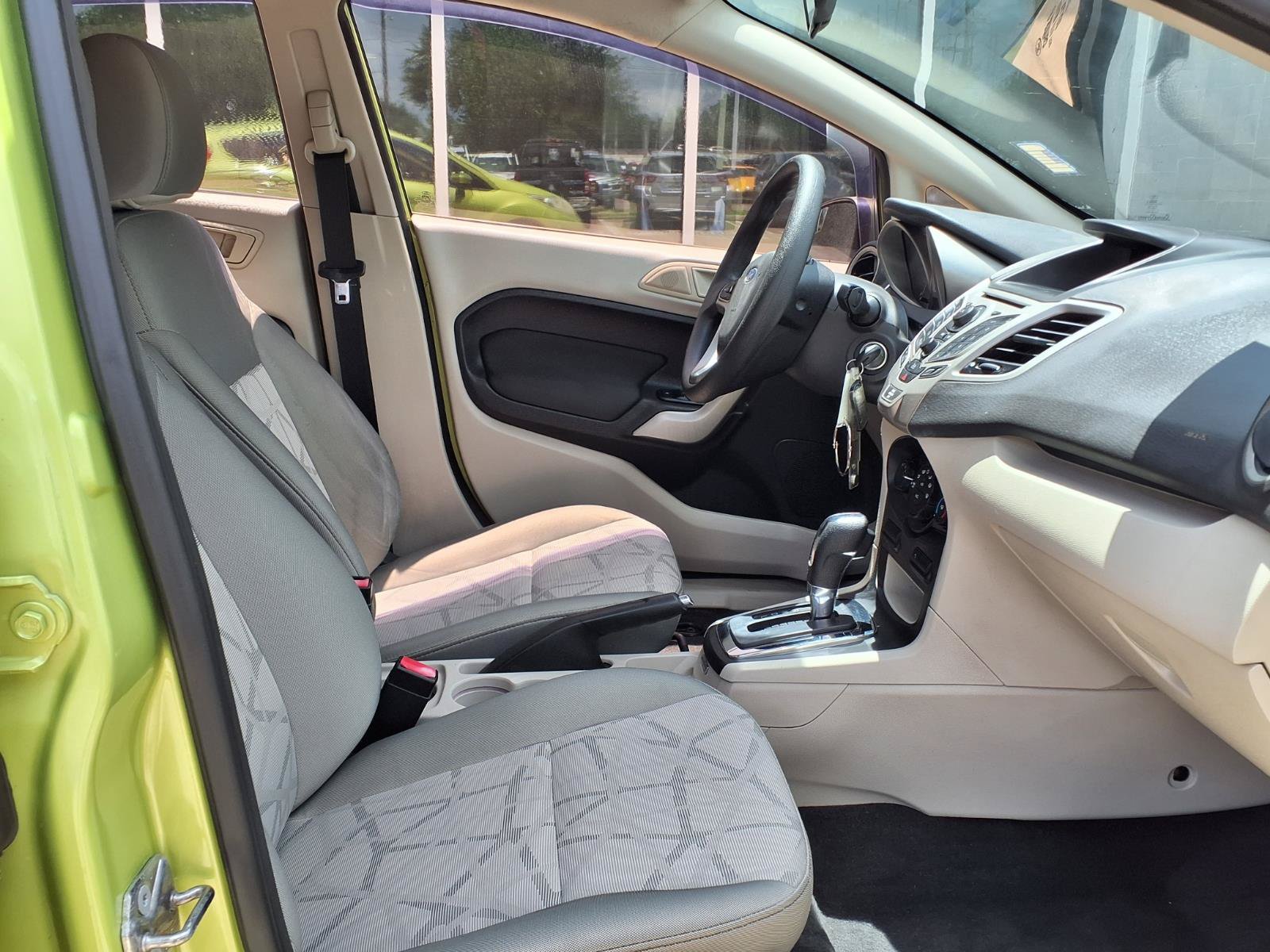 Used 2012 Ford Fiesta SE FWD image 16