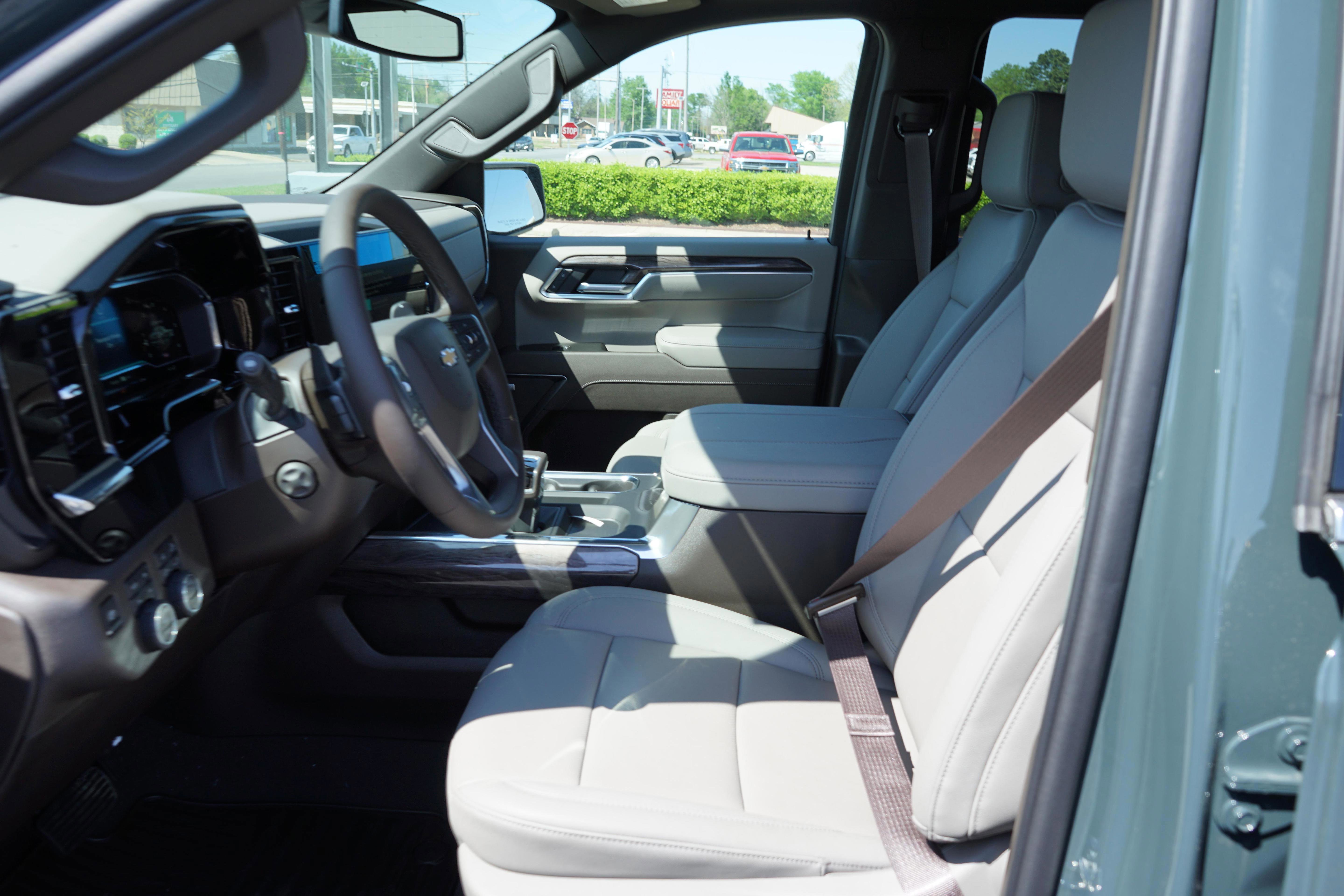 New 2025 Chevrolet Silverado 1500 LTZ w/ LTZ Premium Package image 8