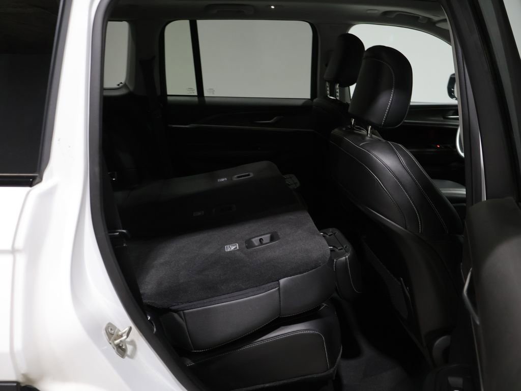 Certified 2023 Jeep Grand Cherokee Limited w/ Black Appearance Package image 21
