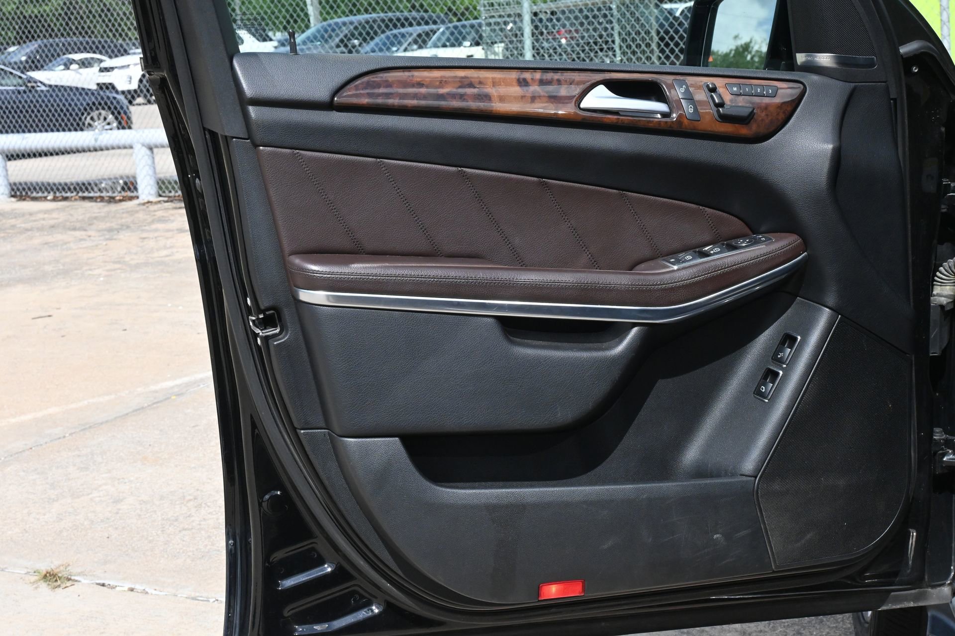 Used 2014 Mercedes-Benz GL 550 4MATIC image 19