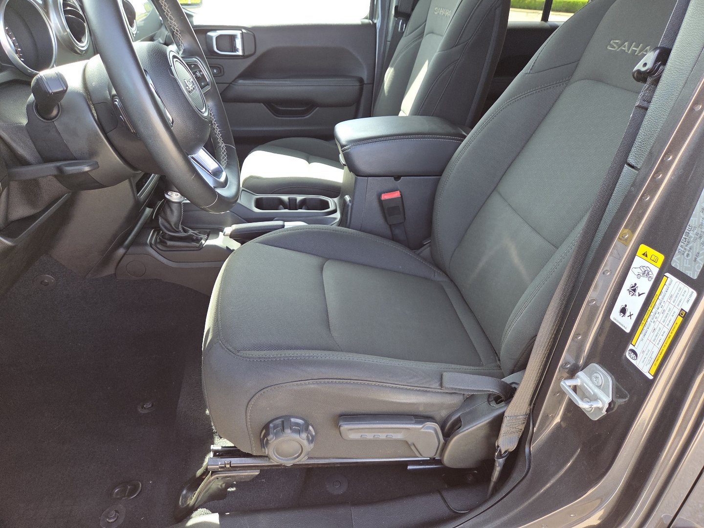 Used 2018 Jeep Wrangler Unlimited Sahara AWD/4WD image 21