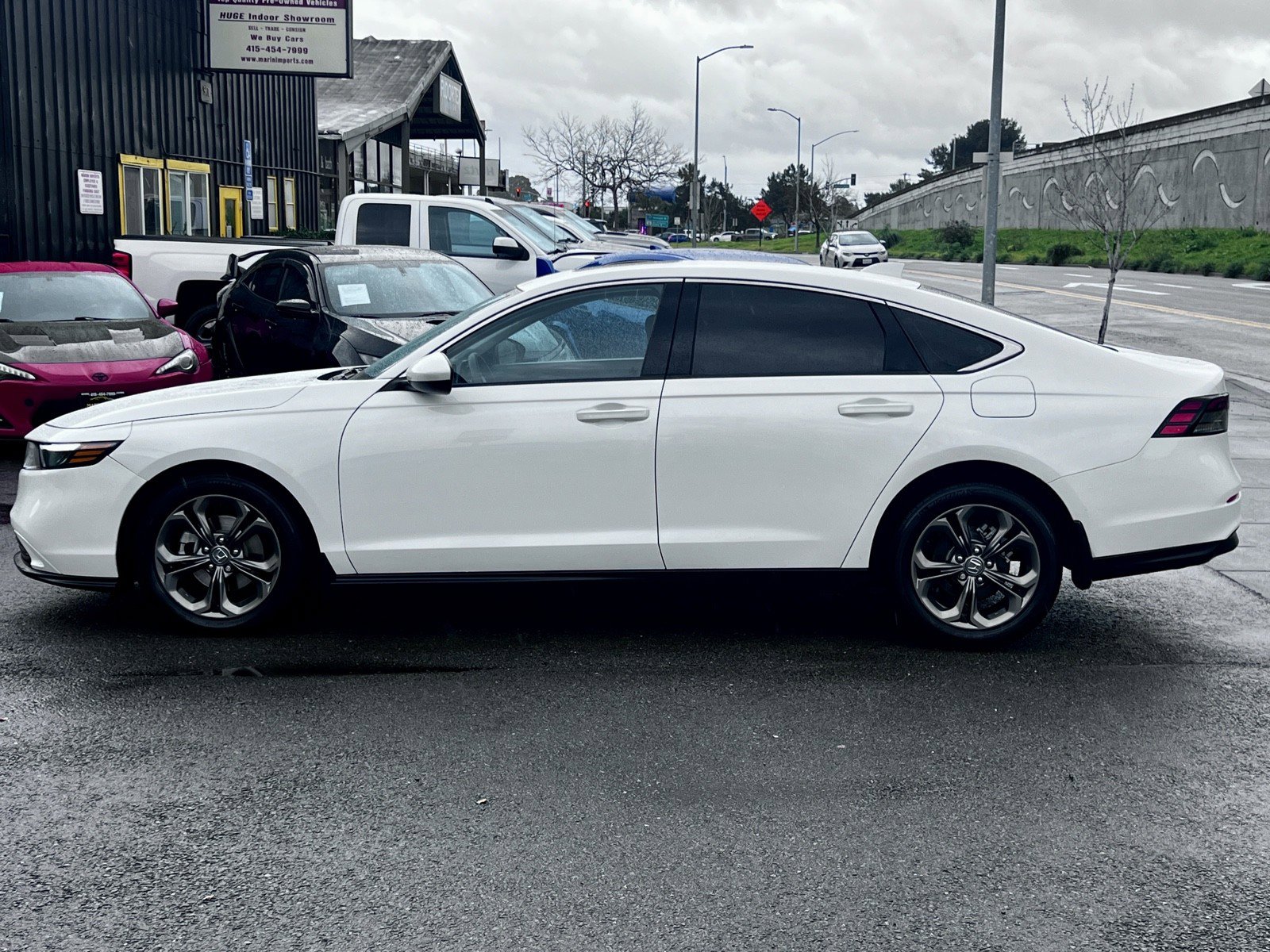 Used 2023 Honda Accord EX image 9