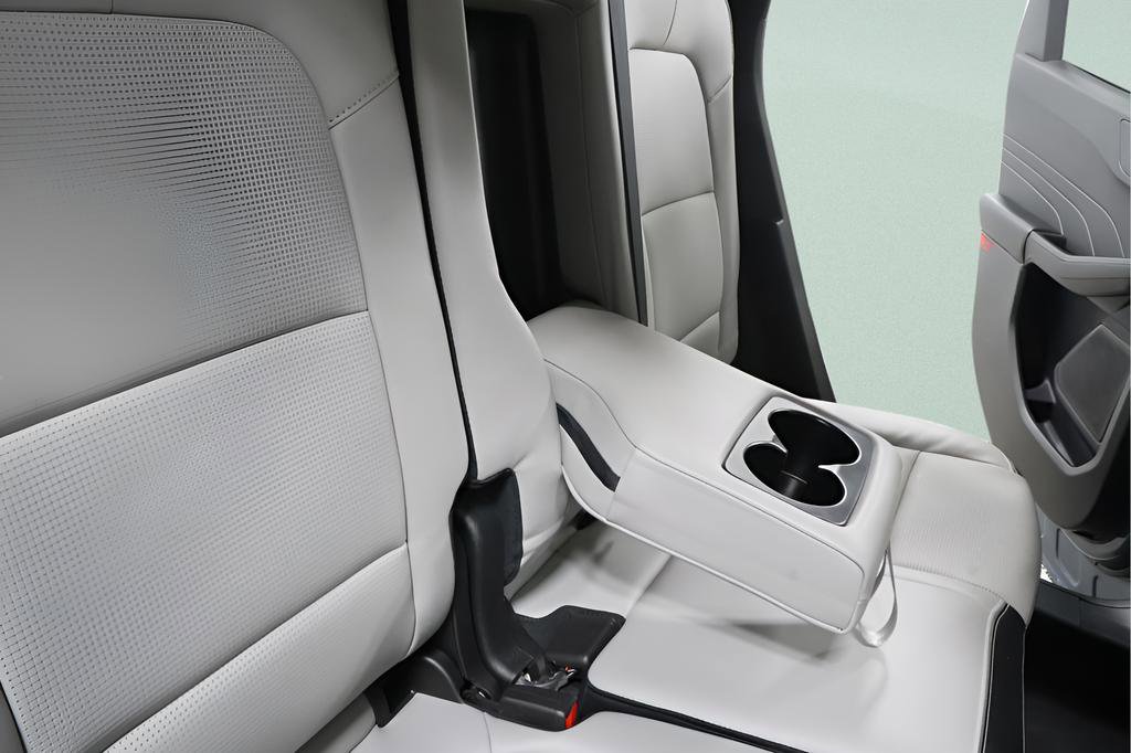 Used 2023 Ford Escape Platinum image 32