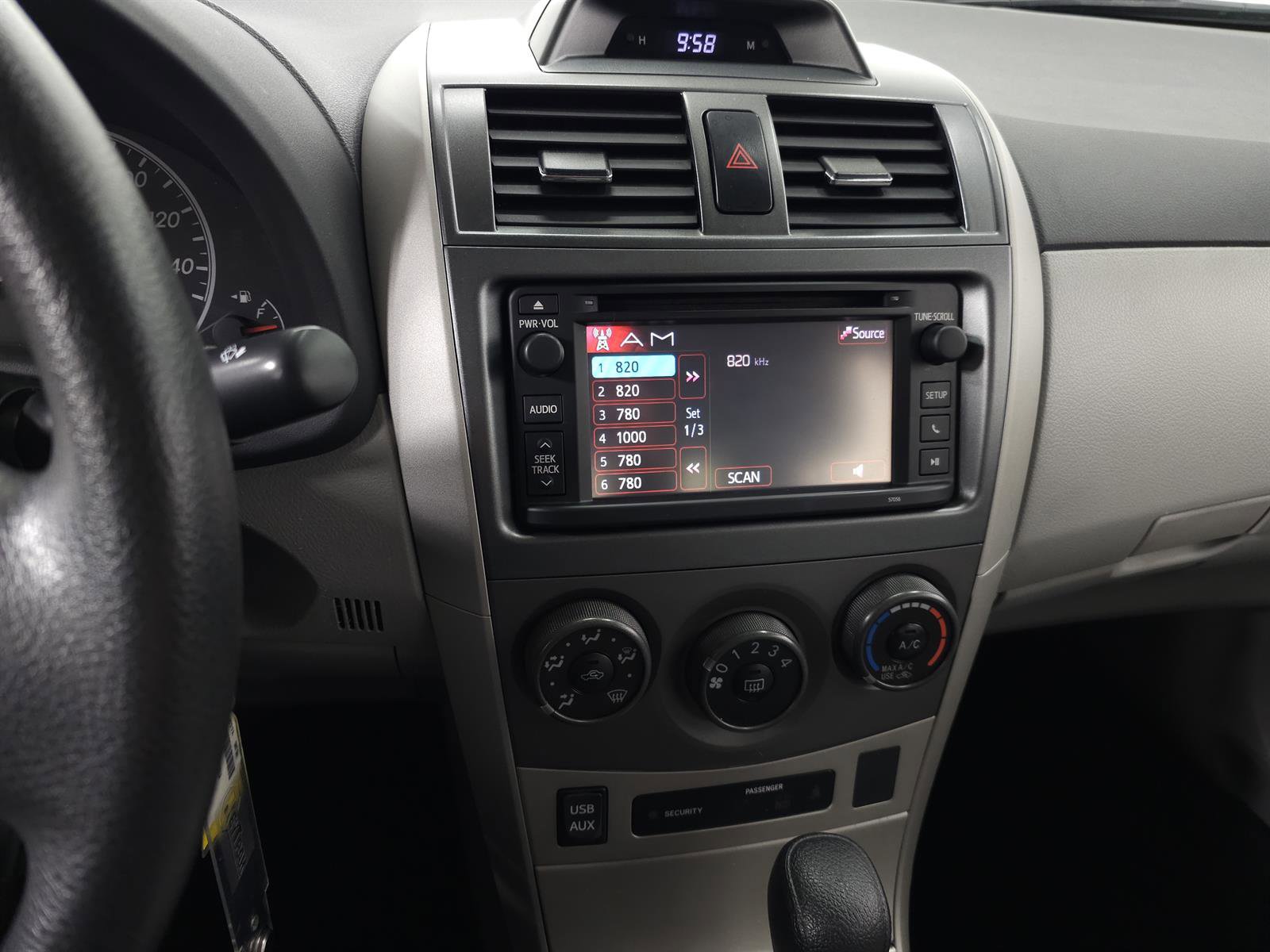 Used 2013 Toyota Corolla LE FWD image 18