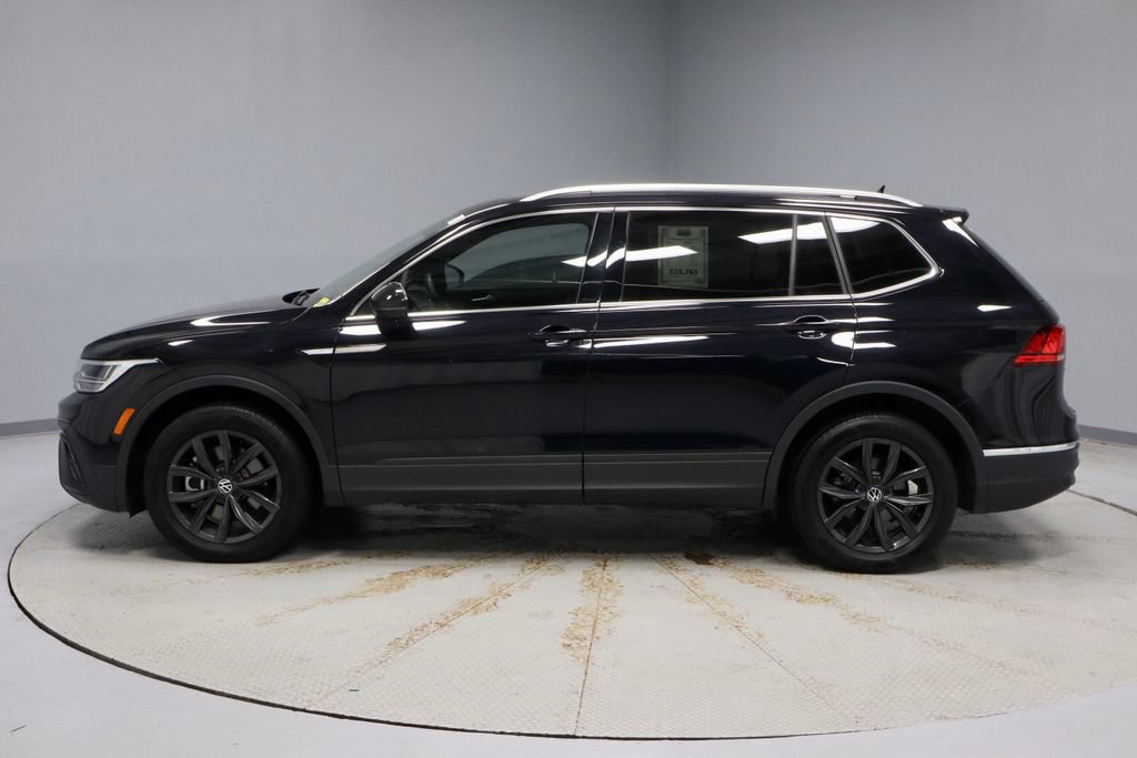 Used 2024 Volkswagen Tiguan SE w/ Panoramic Sunroof Package AWD/4WD image 9