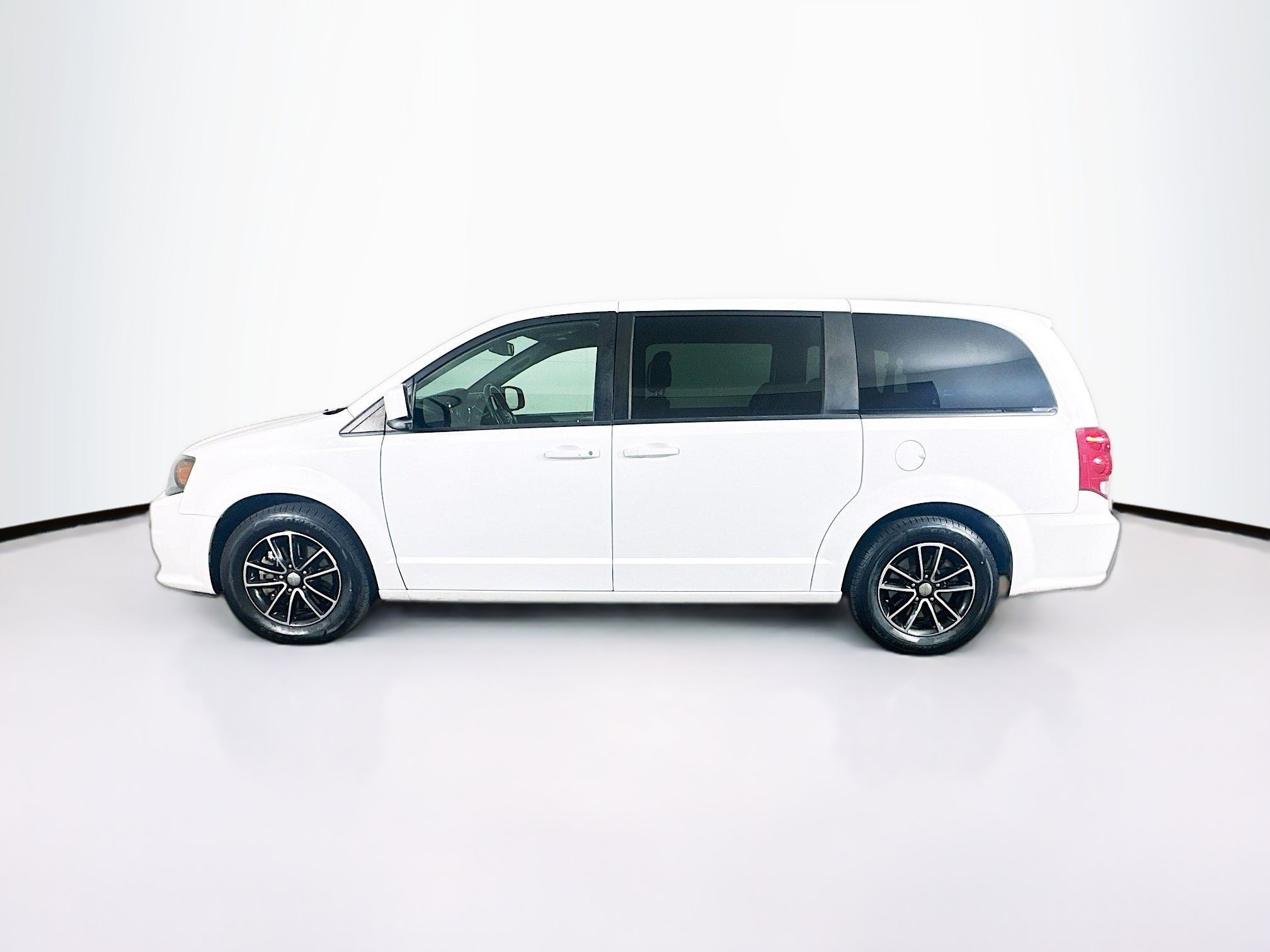 Used 2019 Dodge Grand Caravan GT FWD image 4