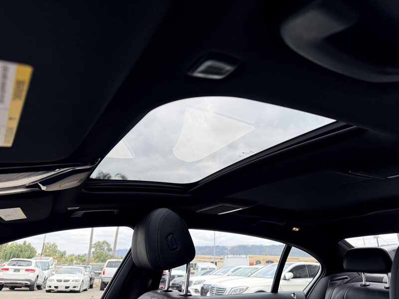 Used 2019 BMW 740i w/ M Sport Package RWD image 20