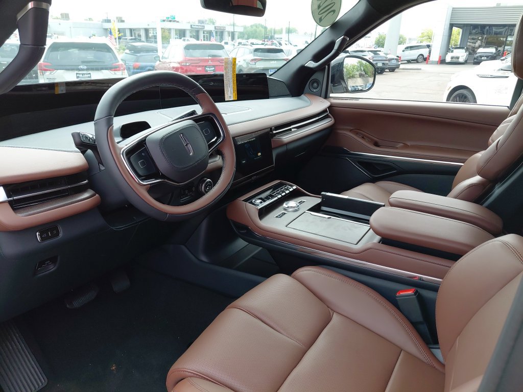 New 2026 Lincoln Navigator L Reserve AWD/4WD image 15