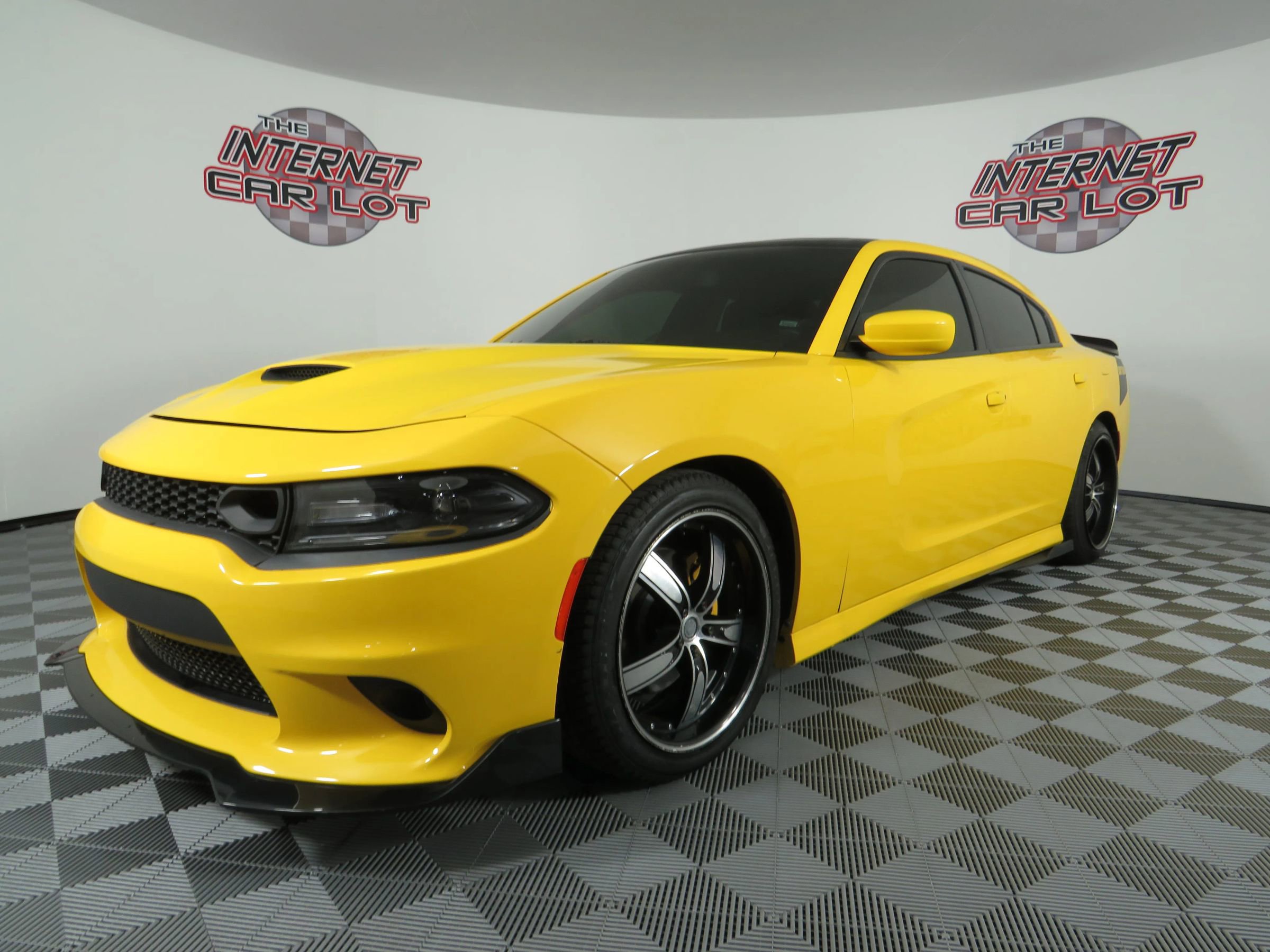 Used 2017 Dodge Charger R/T image 3
