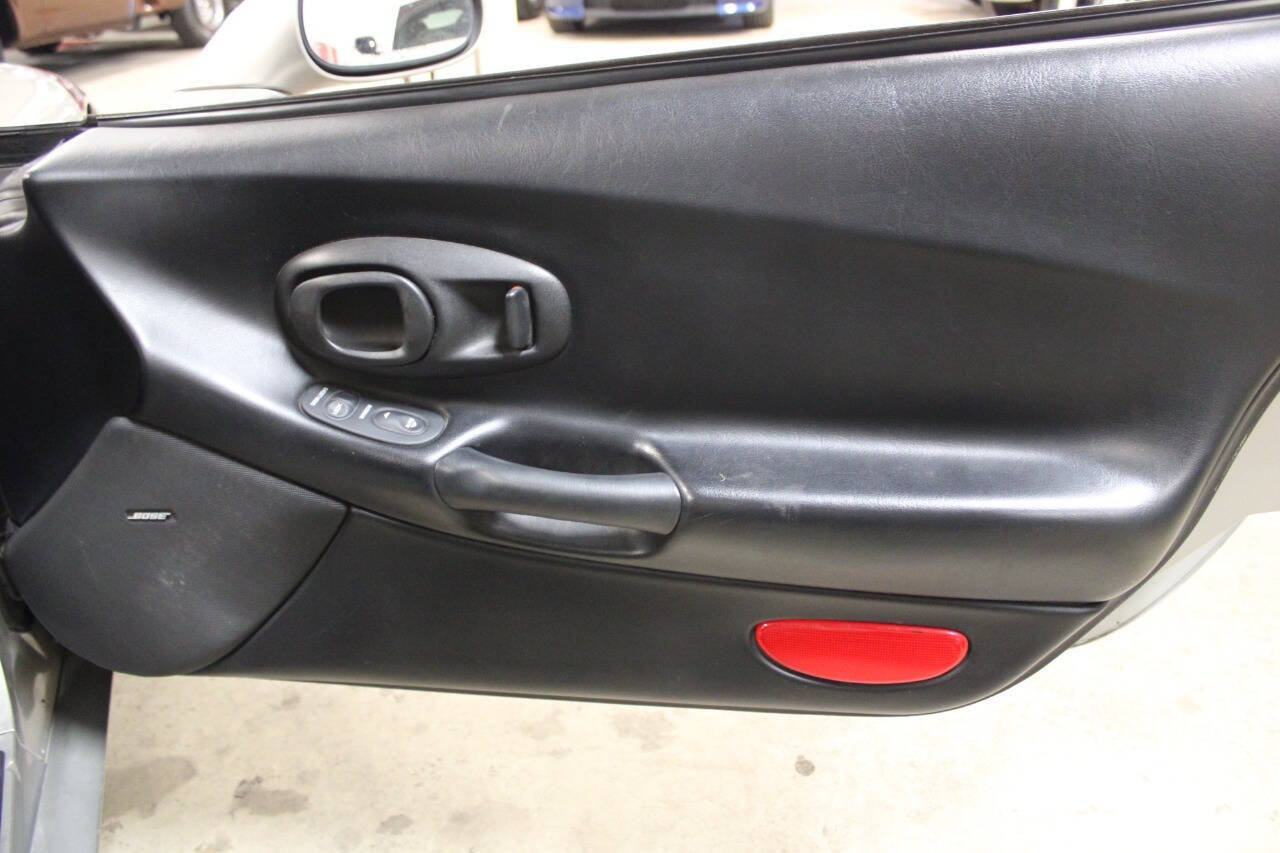 Used 2001 Chevrolet Corvette Coupe w/ Preferred Equipment Group2 RWD image 25