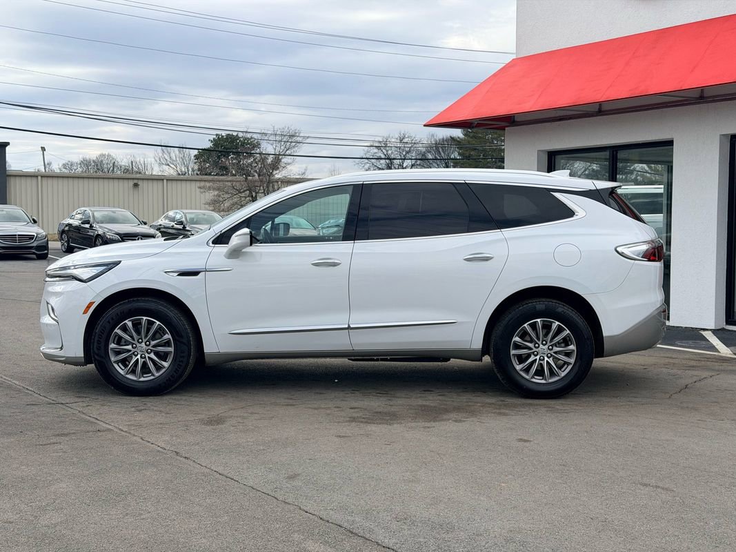 Used 2023 Buick Enclave Essence image 3