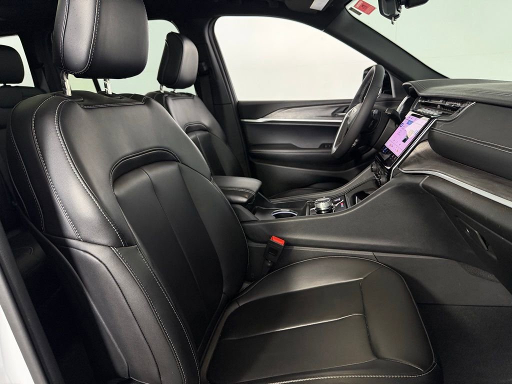 Certified 2025 Jeep Grand Cherokee Limited image 32