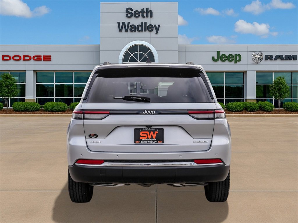 Used 2025 Jeep Grand Cherokee Laredo w/ Luxury Tech Group I image 6