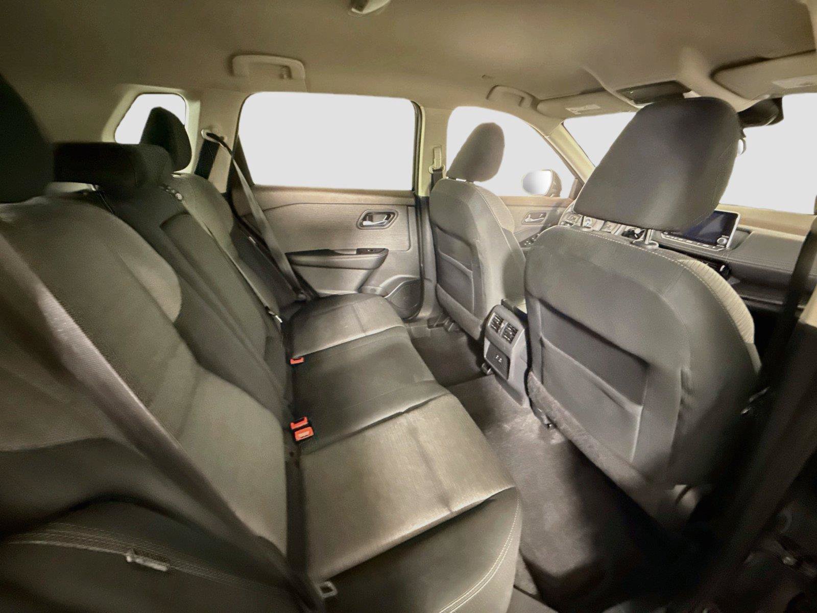 Used 2022 Nissan Rogue SV AWD/4WD image 17