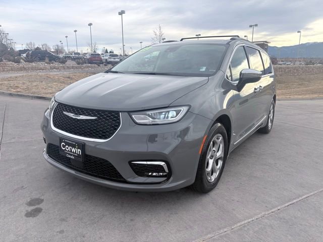 Used 2023 Chrysler Pacifica Limited image 3