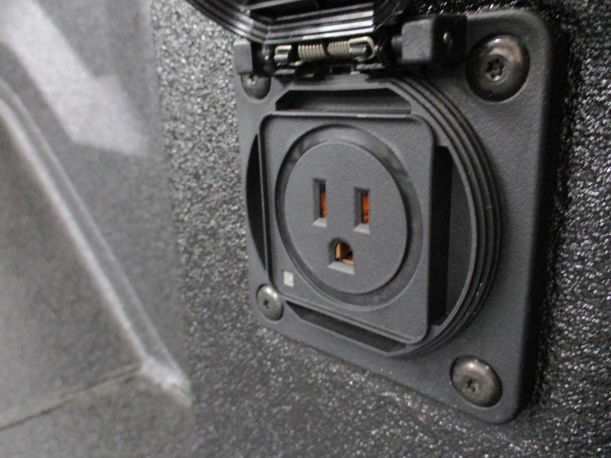 New 2026 GMC Hummer EV 2X w/ LPO, Dark Essentials Package image 7