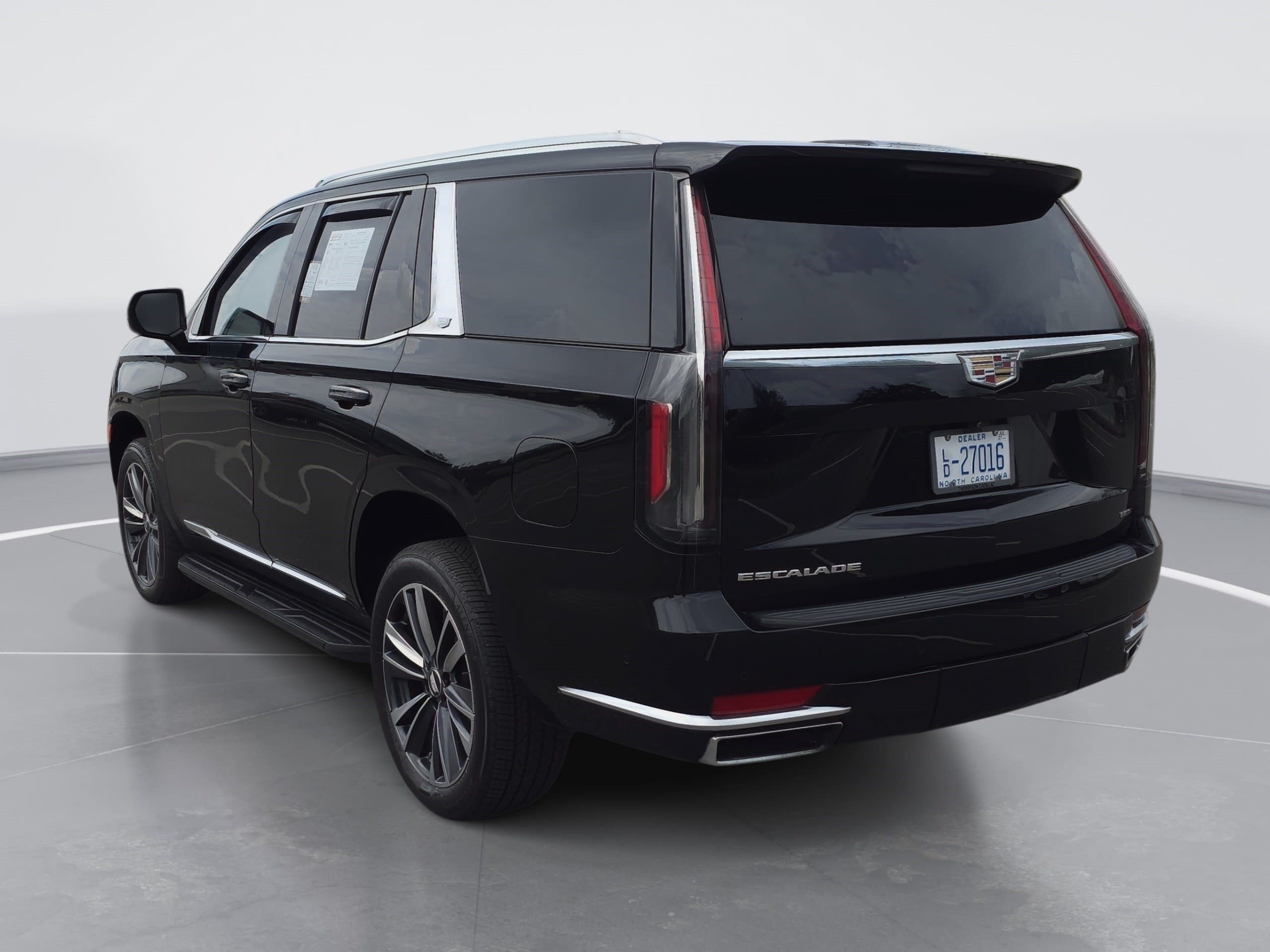 Used 2023 Cadillac Escalade Premium Luxury AWD/4WD image 5