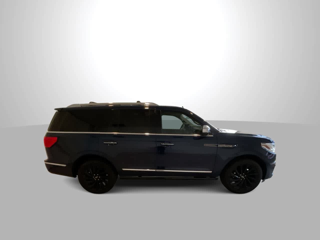Used 2020 Lincoln Navigator Black Label w/ Cargo Convenience Package AWD/4WD image 9