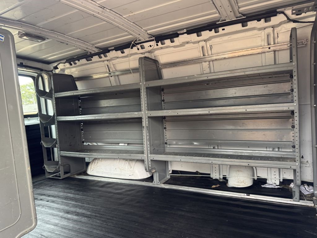 Used 2011 Chevrolet Express 2500 image 9