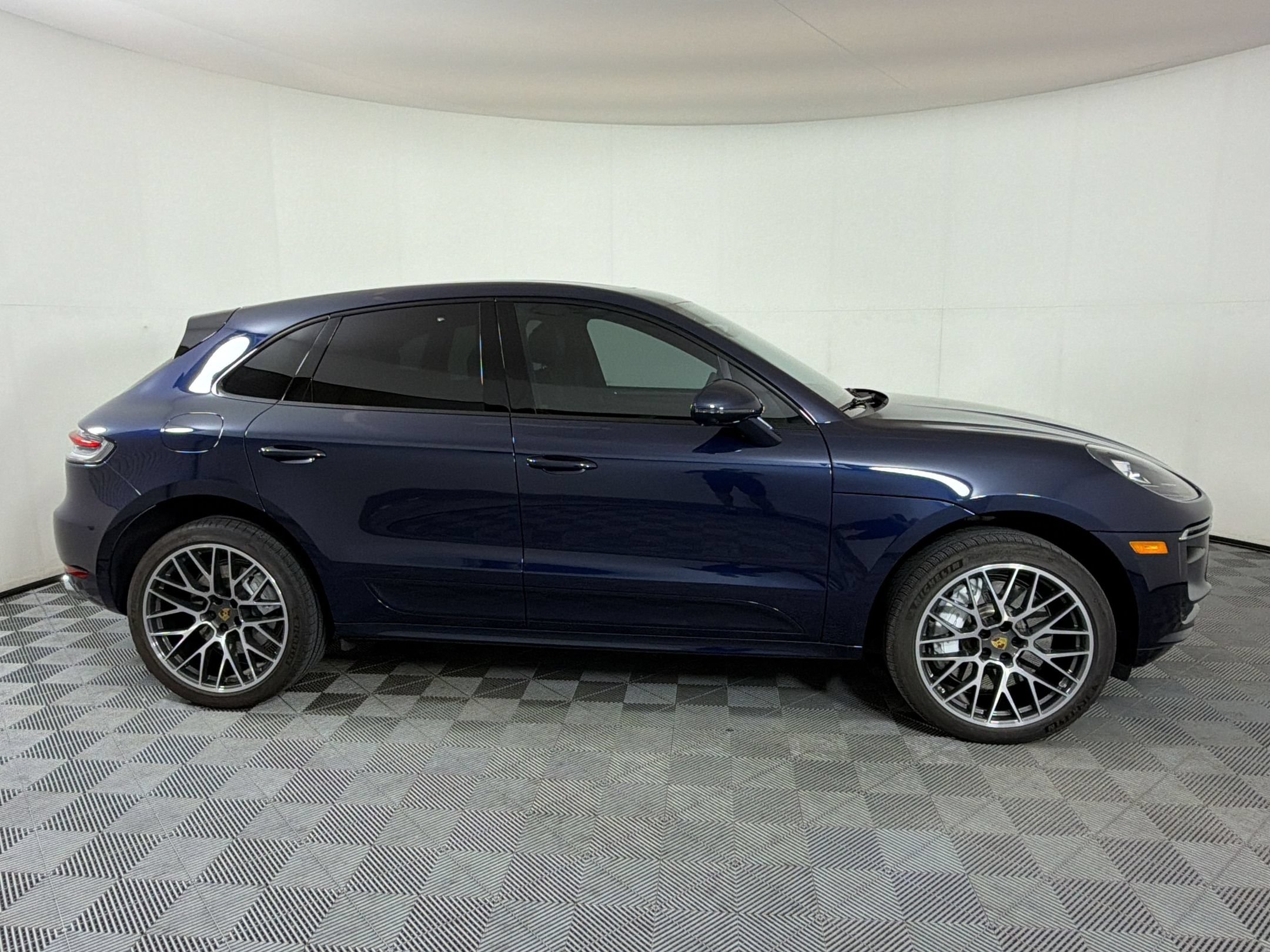 Certified 2020 Porsche Macan Turbo AWD/4WD image 9