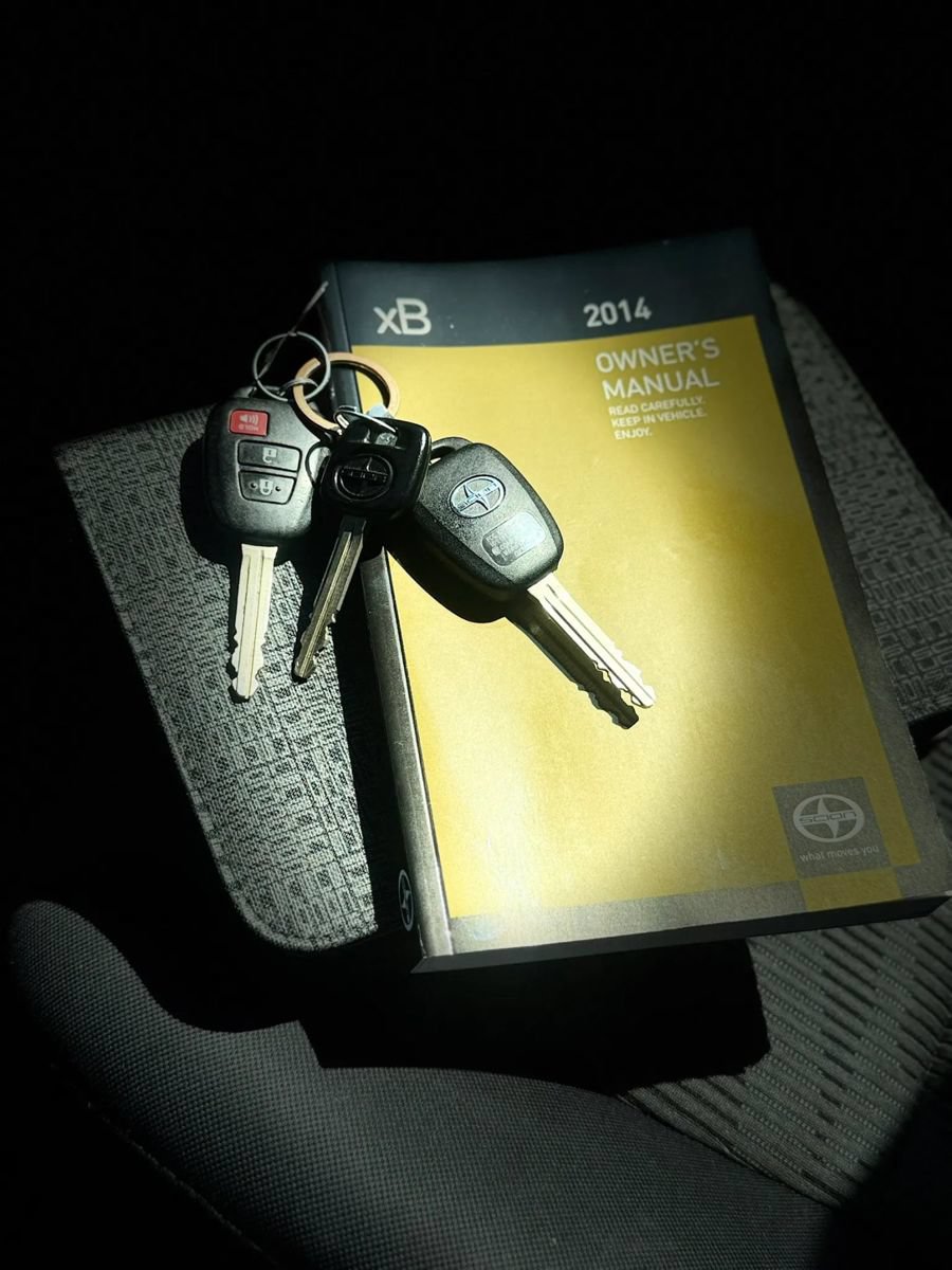 Used 2014 Scion xB FWD image 35