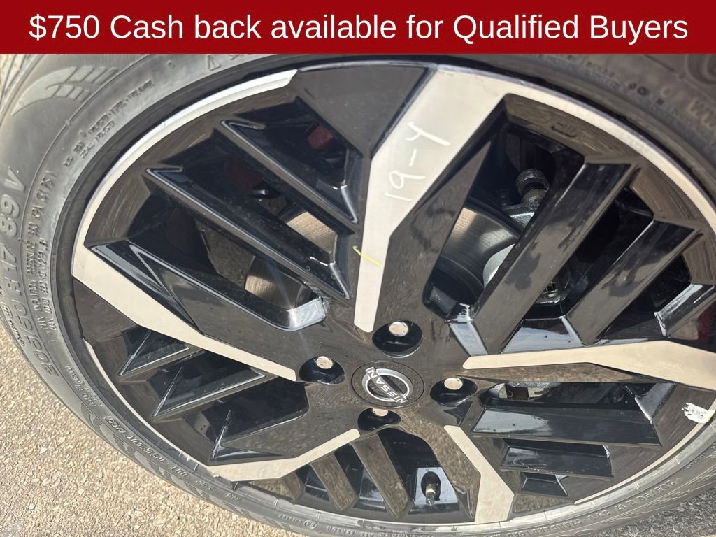 New 2025 Nissan Versa SR w/ Trunk Package FWD image 37