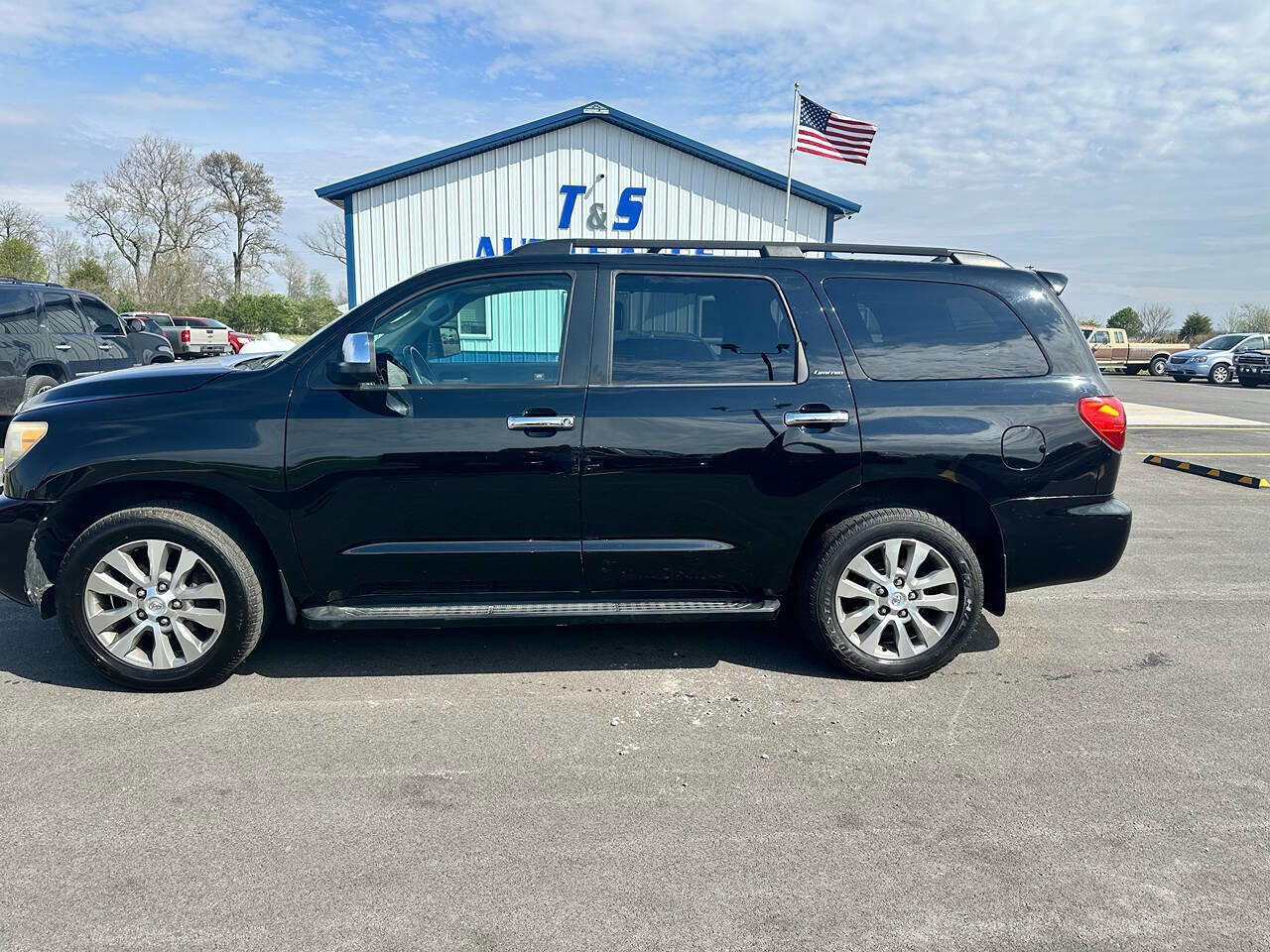 Used 2010 Toyota Sequoia Limited AWD/4WD image 2