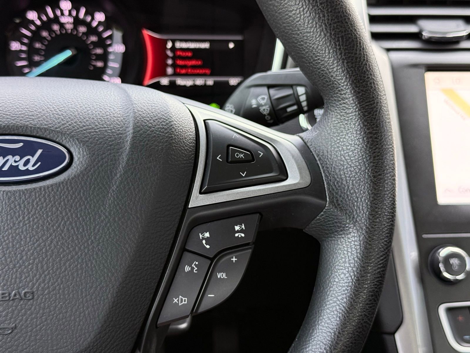 Used 2020 Ford Fusion SE FWD image 27