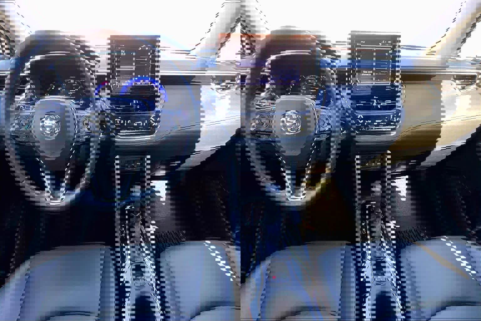 Used 2022 Toyota Corolla Cross XLE w/ Convenience Package image 15