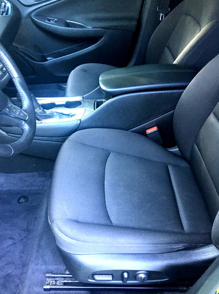 Used 2018 Chevrolet Malibu LT image 11