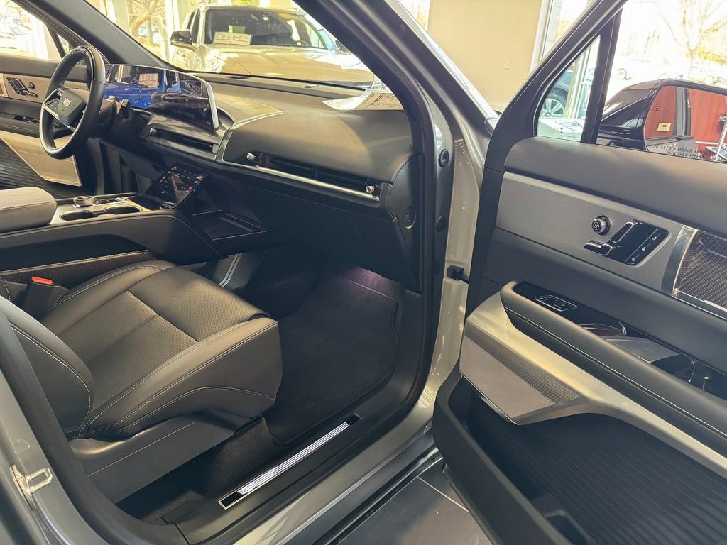New 2026 Cadillac Vistiq Luxury AWD/4WD image 15