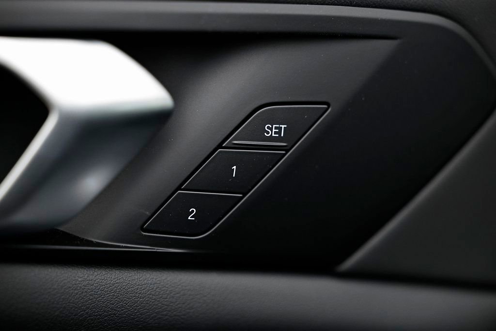 New 2026 BMW X5 xDrive40i w/ M Sport Package image 17