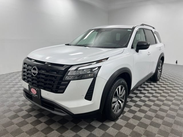 Used 2026 Nissan Pathfinder SL AWD/4WD image 2