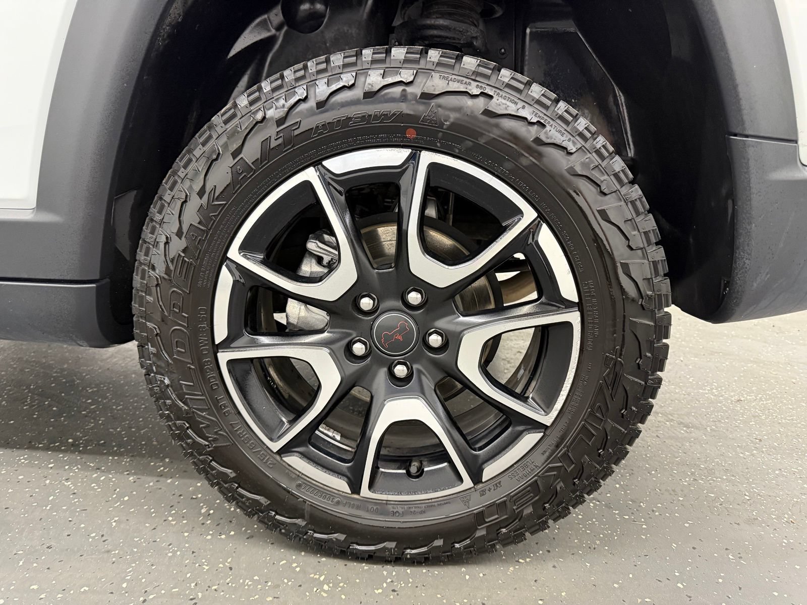 Used 2025 Jeep Compass Trailhawk AWD/4WD image 19