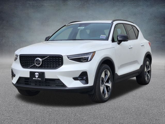 New 2026 Volvo XC40 B5 Plus w/ Protection Package Premier AWD/4WD image 3