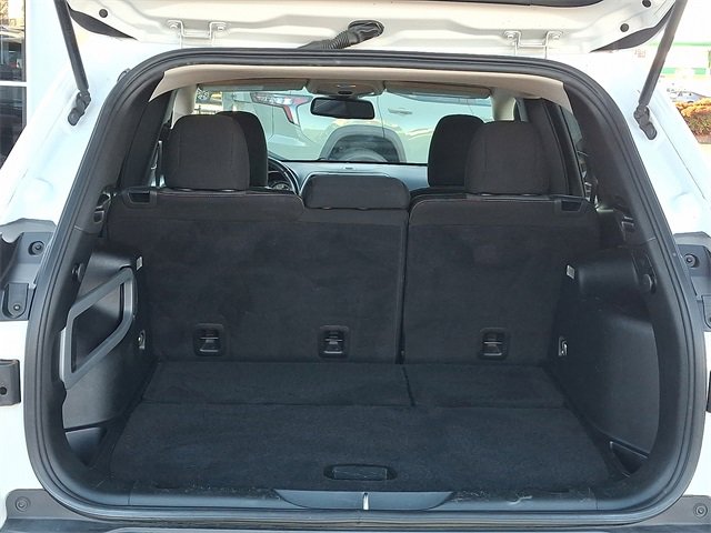 Used 2018 Jeep Cherokee Latitude w/ Altitude Package image 27