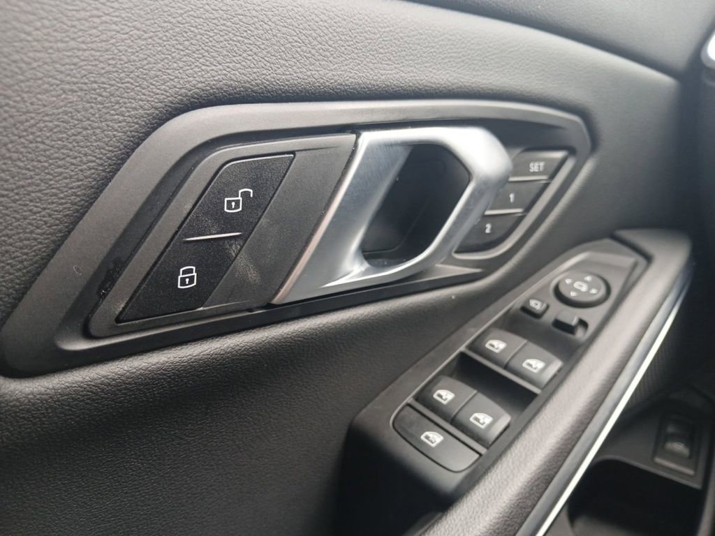 Used 2025 BMW 330i Sedan RWD image 19